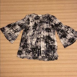 Black and white flowy top